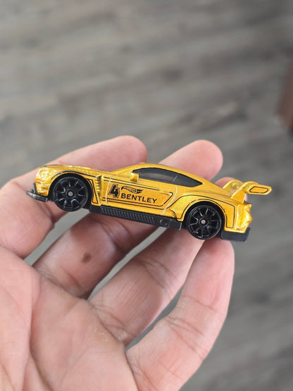 Hot Wheels 2018 Bentley Continental GT3 - Gold (Uncarded - New) - Kinder Logs