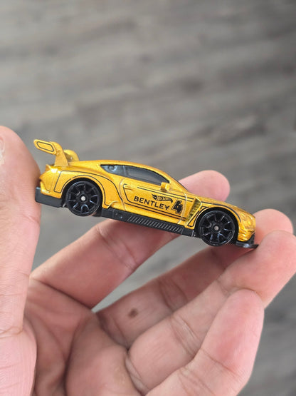 Hot Wheels 2018 Bentley Continental GT3 - Gold (Uncarded - New) - Kinder Logs