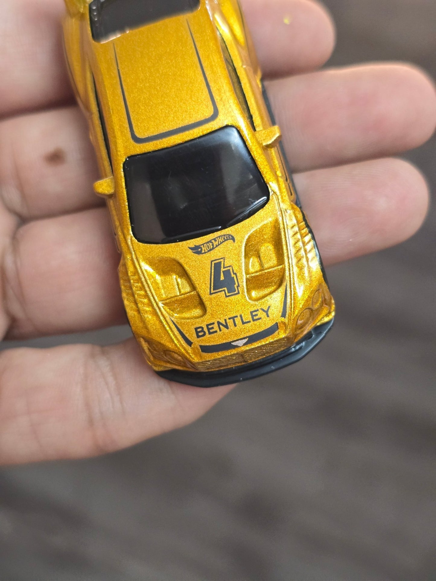 Hot Wheels 2018 Bentley Continental GT3 - Gold (Uncarded - New) - Kinder Logs