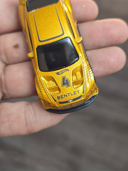 Hot Wheels 2018 Bentley Continental GT3 - Gold (Uncarded - New) - Kinder Logs