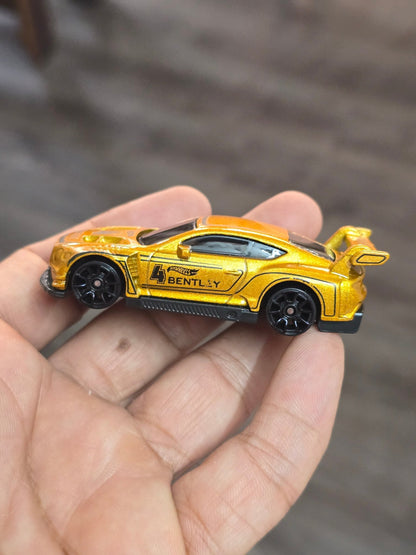 Hot Wheels 2018 Bentley Continental GT3 - Gold (Uncarded - New) - Kinder Logs