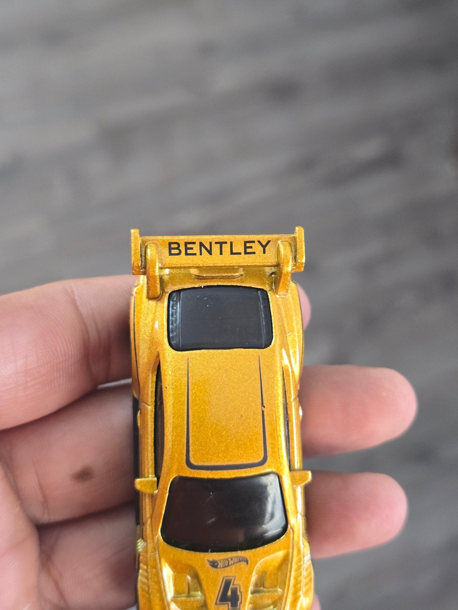 Hot Wheels 2018 Bentley Continental GT3 - Gold (Uncarded - New) - Kinder Logs