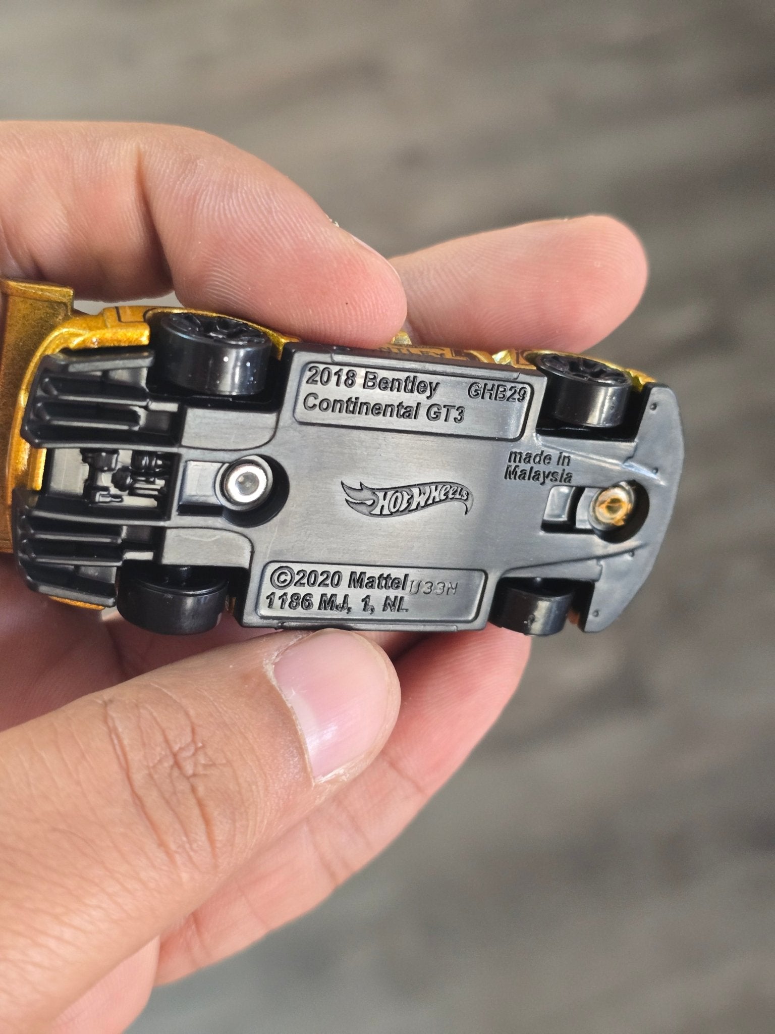 Hot Wheels 2018 Bentley Continental GT3 - Gold (Uncarded - New) - Kinder Logs