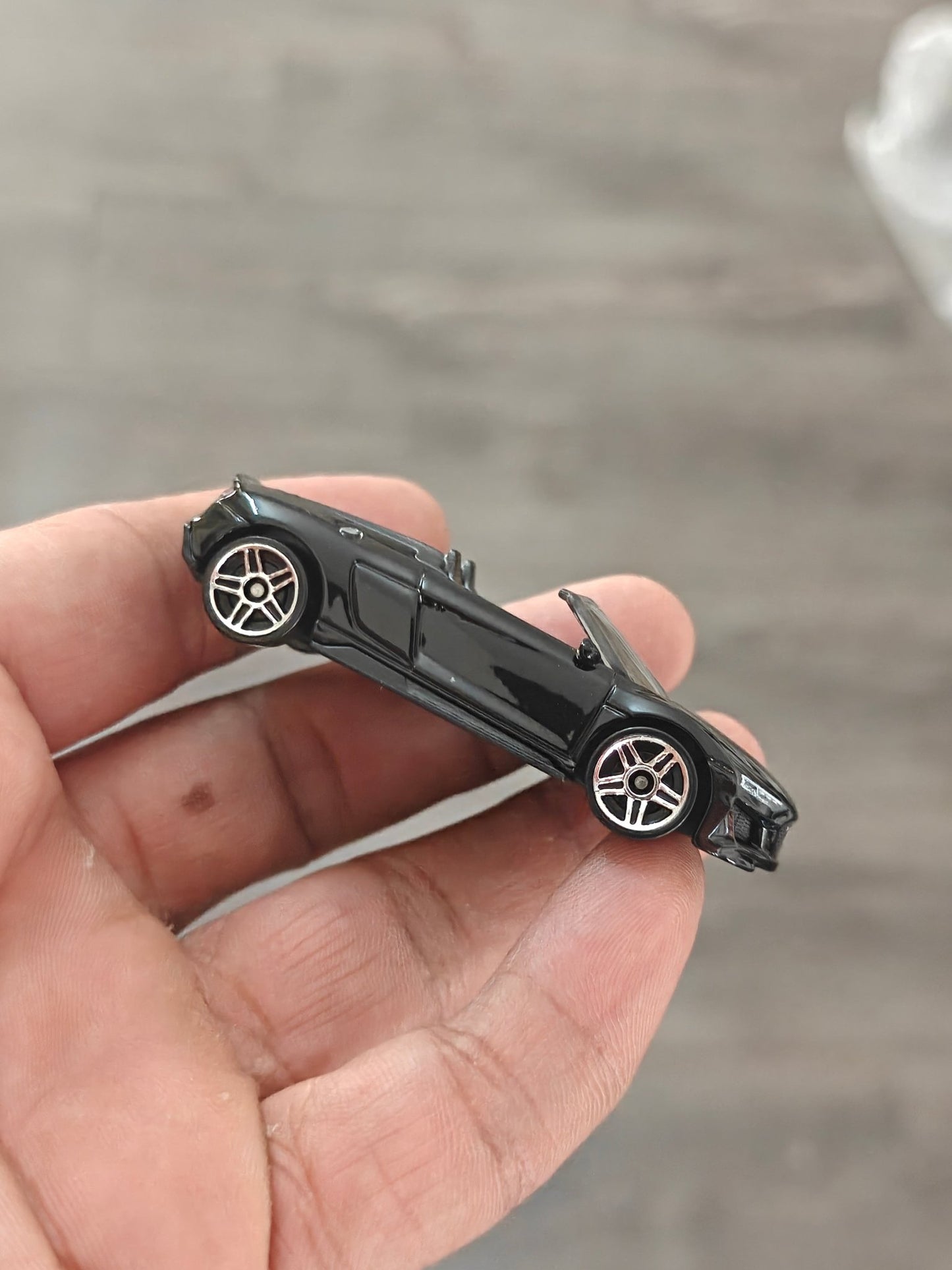 Hot Wheels 2019 Audi R8 Spyder - Black (Uncarded - New) - Kinder Logs