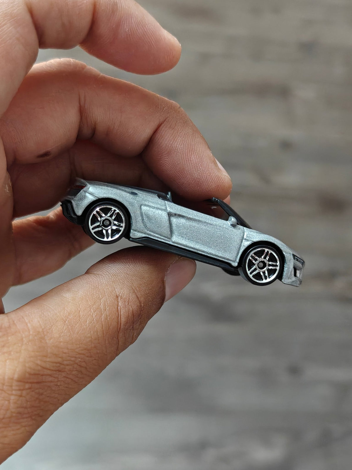 Hot Wheels 2019 Audi R8 Spyder - Silver (Uncarded - New) - Kinder Logs