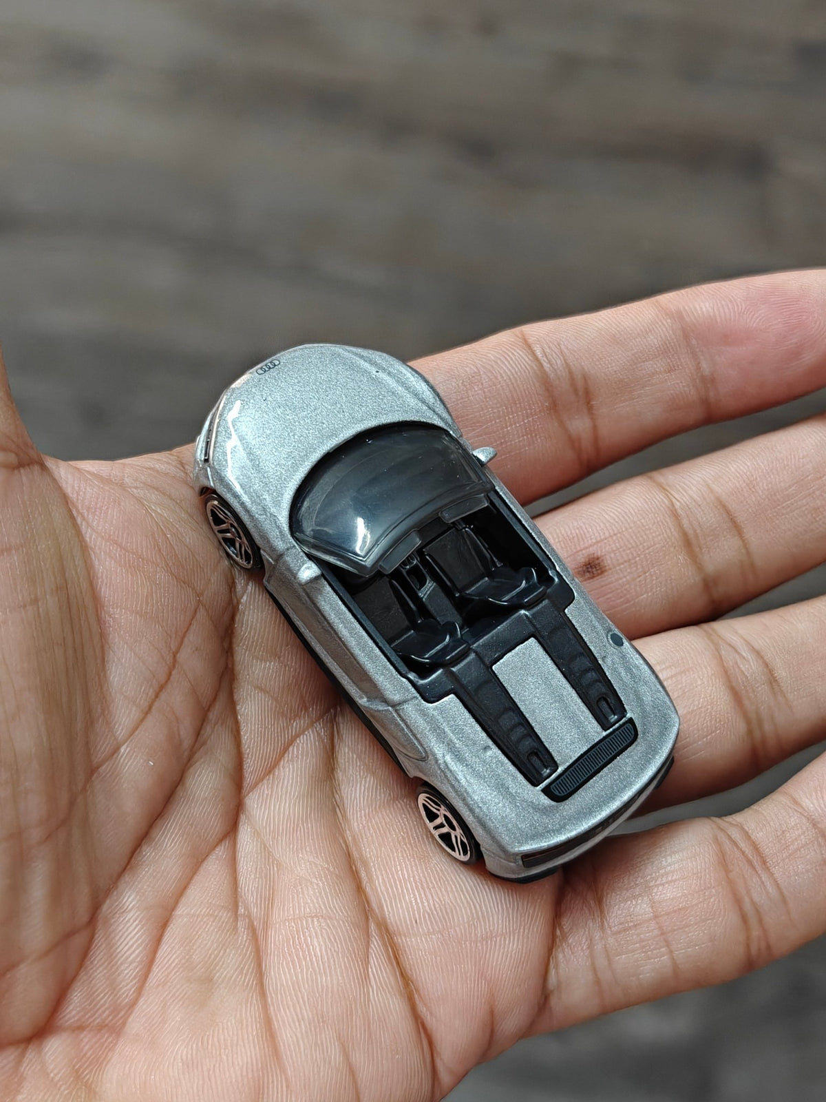 Hot Wheels 2019 Audi R8 Spyder - Silver (Uncarded - New) - Kinder Logs