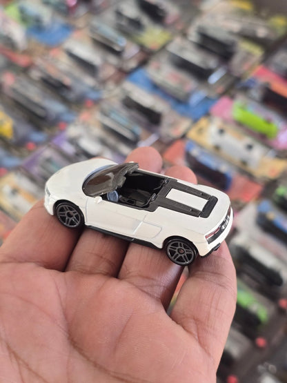 Hot Wheels 2019 Audi R8 Spyder - White (Uncarded) - Kinder Logs