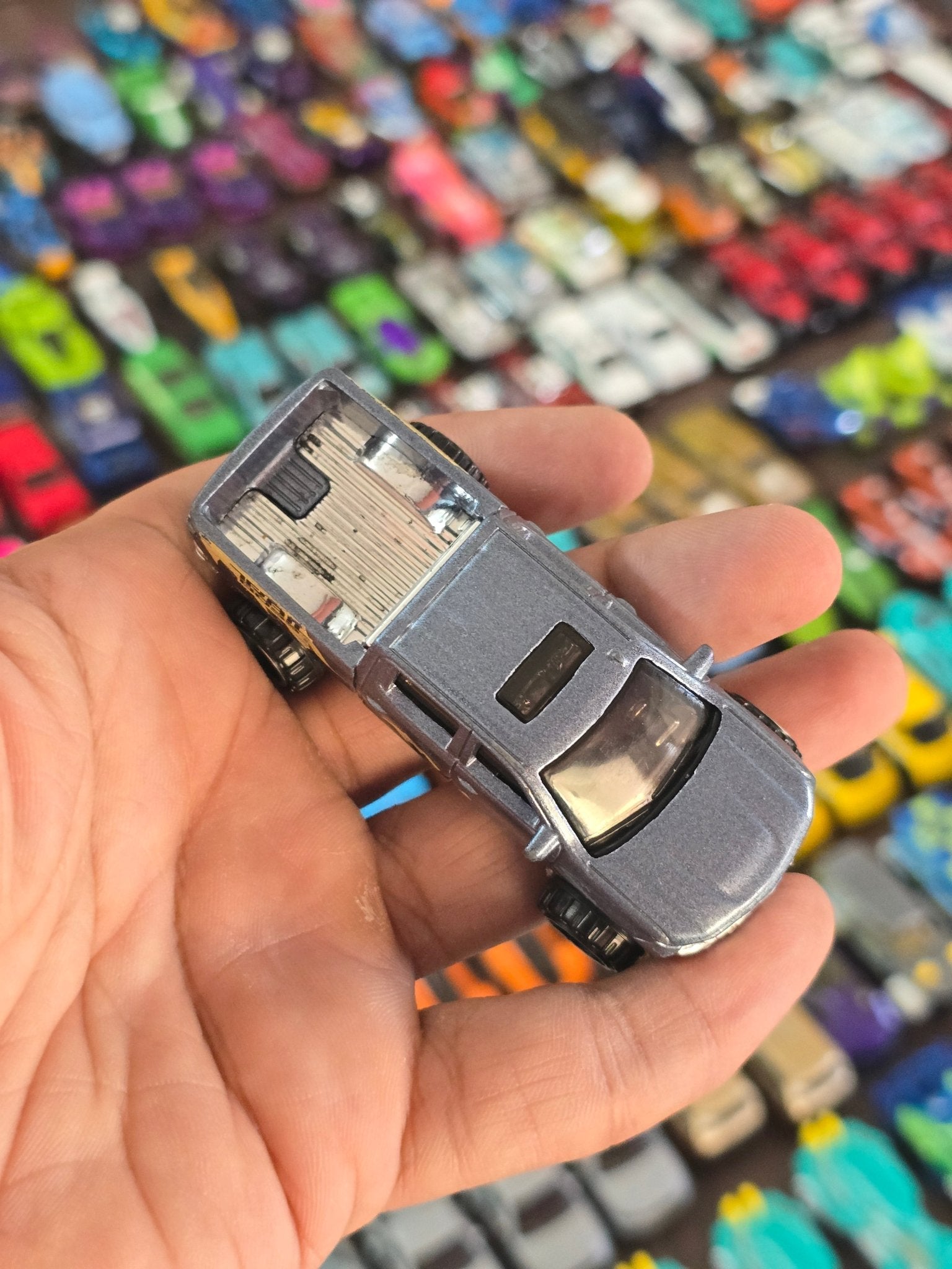 Hot Wheels 2019 Chevy Silverado Trail Boss LT (Pre - Owned) - Kinder Logs