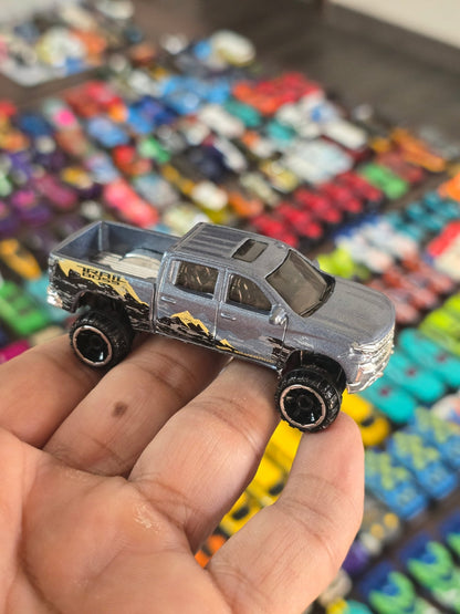 Hot Wheels 2019 Chevy Silverado Trail Boss LT (Pre - Owned) - Kinder Logs