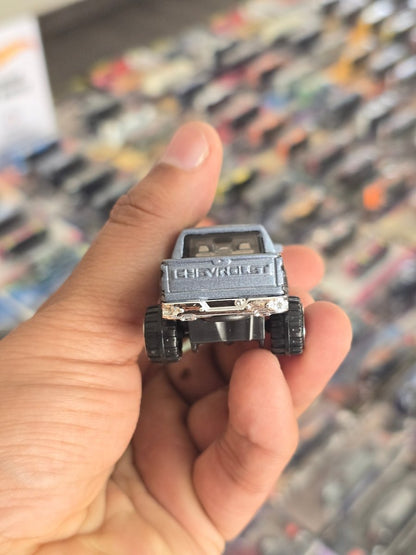 Hot Wheels 2019 Chevy Silverado Trail Boss LT (Uncarded) - Kinder Logs