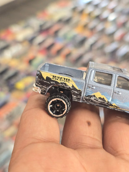 Hot Wheels 2019 Chevy Silverado Trail Boss LT (Uncarded) - Kinder Logs