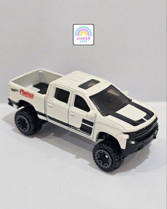 Hot Wheels 2019 Chevy Silverado Trail Boss LT - White (Uncarded) - Kinder Logs