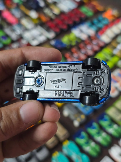 Hot Wheels 2019 Kia Stinger GT - Blue (Uncarded) - Kinder Logs