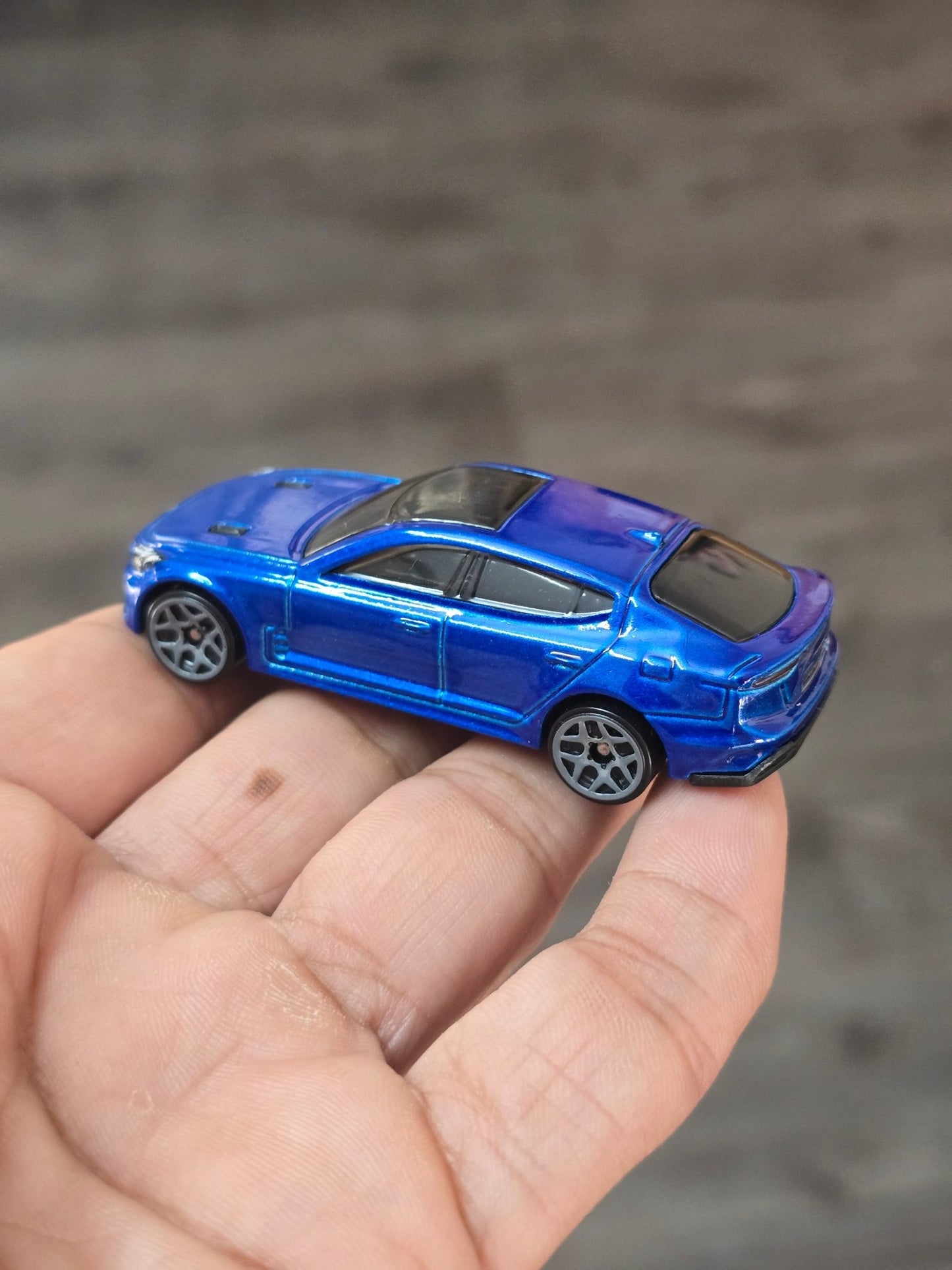 Hot Wheels 2019 Kia Stinger GT - Blue (Uncarded) - Kinder Logs