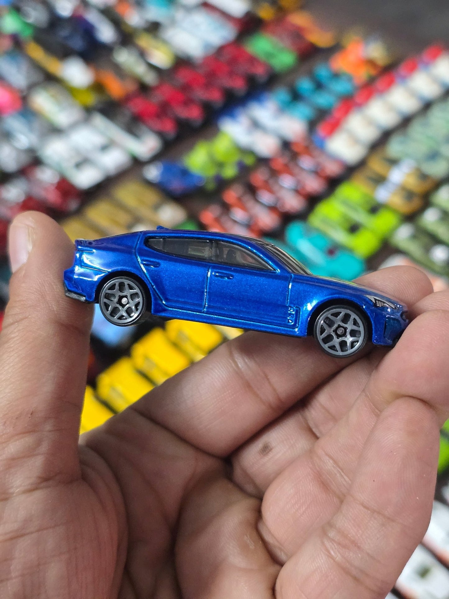 Hot Wheels 2019 Kia Stinger GT - Blue (Uncarded) - Kinder Logs