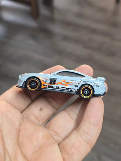 Hot Wheels 2020 Ford Shelby GT500 - Grey (Uncarded - New) - Kinder Logs