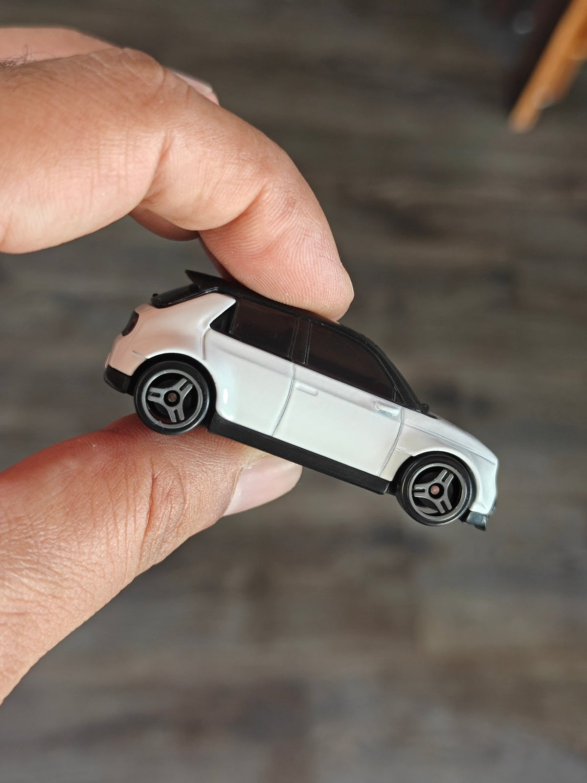 Hot Wheels 2020 Honda E Custom - White (Uncarded - New) - Kinder Logs