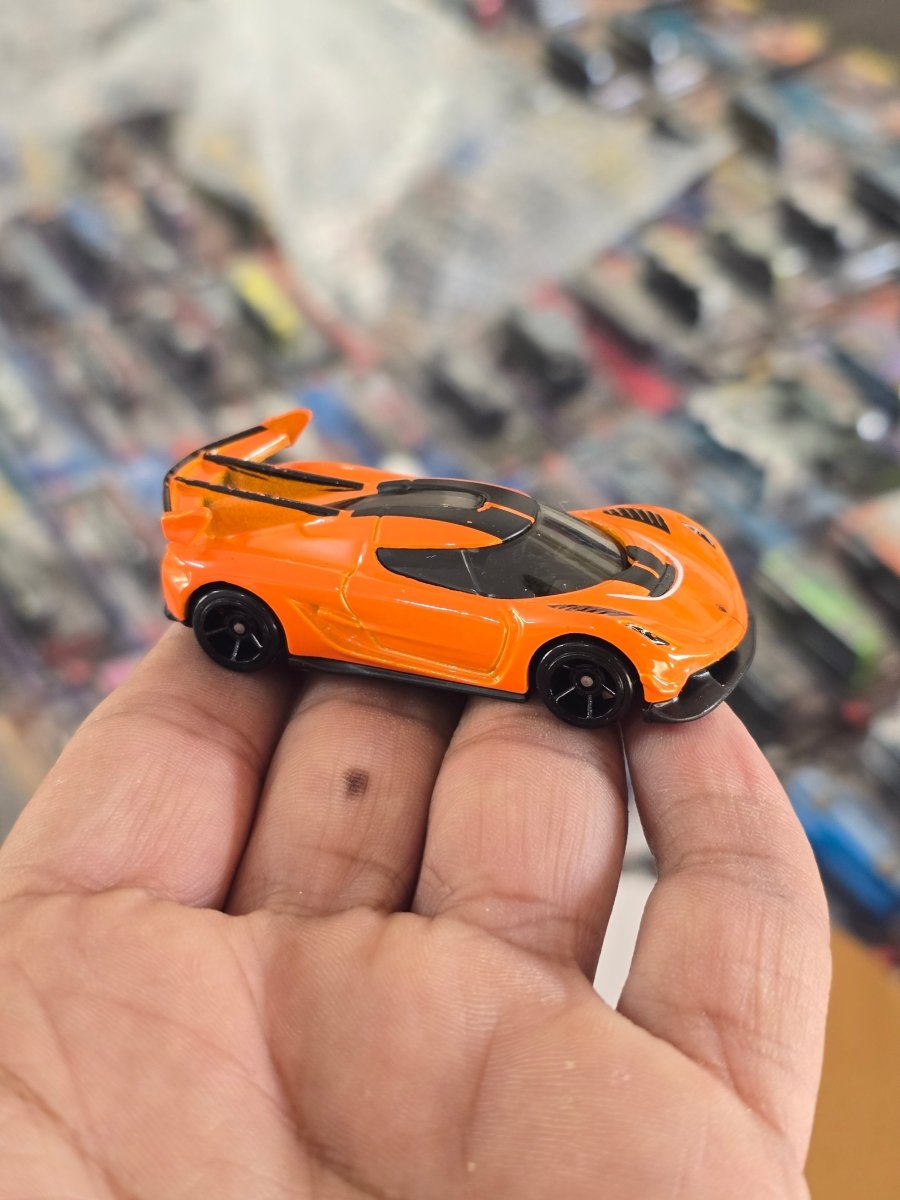 Hot Wheels 2020 Koenigsegg Jesko - Orange (Uncarded) - Kinder Logs