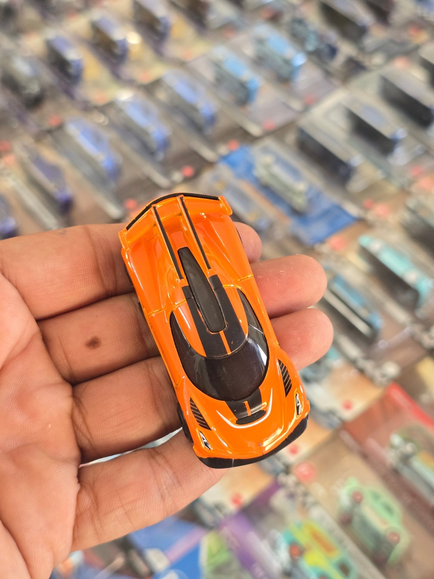 Hot Wheels 2020 Koenigsegg Jesko - Orange (Uncarded) - Kinder Logs
