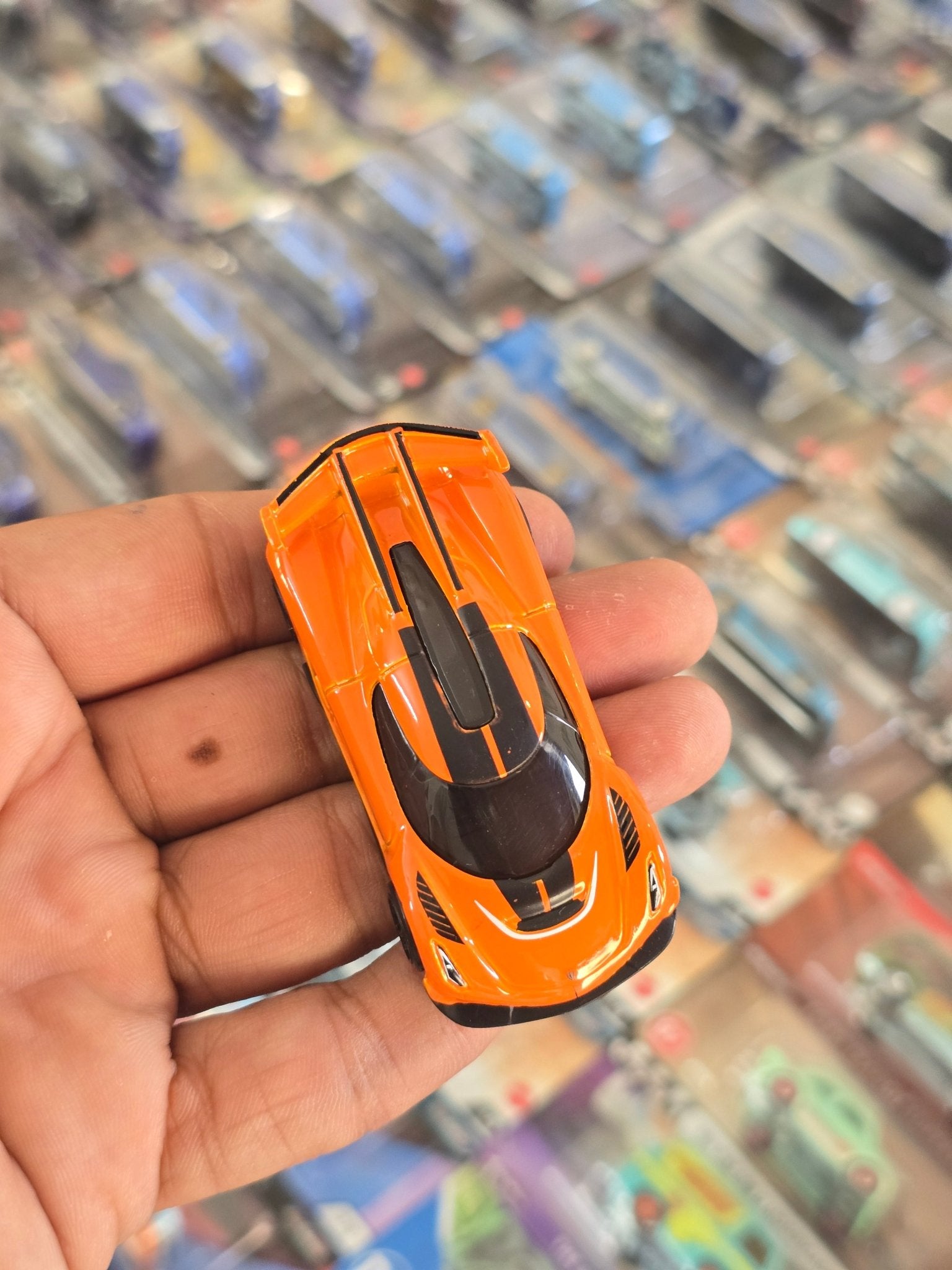 Hot Wheels 2020 Koenigsegg Jesko - Orange (Uncarded) - Kinder Logs