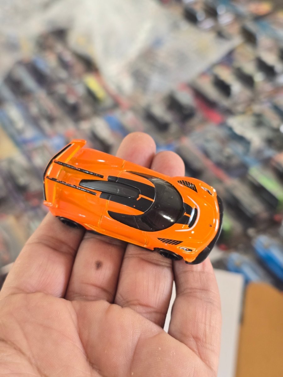 Hot Wheels 2020 Koenigsegg Jesko - Orange (Uncarded) - Kinder Logs