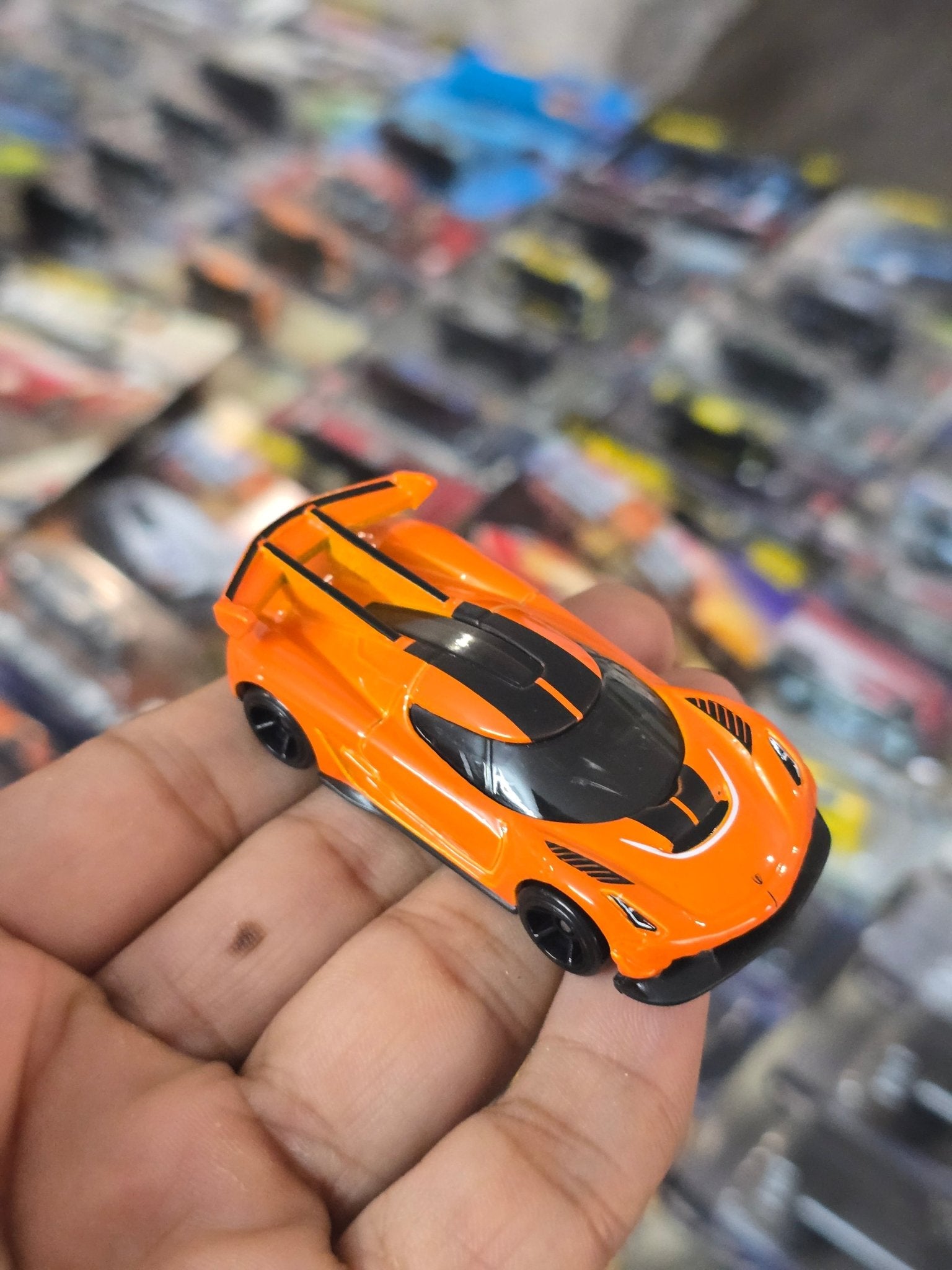 Hot Wheels 2020 Koenigsegg Jesko - Orange (Uncarded) - Kinder Logs