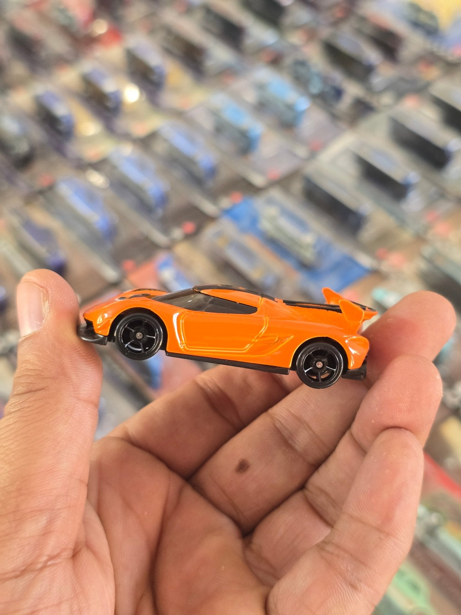 Hot Wheels 2020 Koenigsegg Jesko - Orange (Uncarded) - Kinder Logs