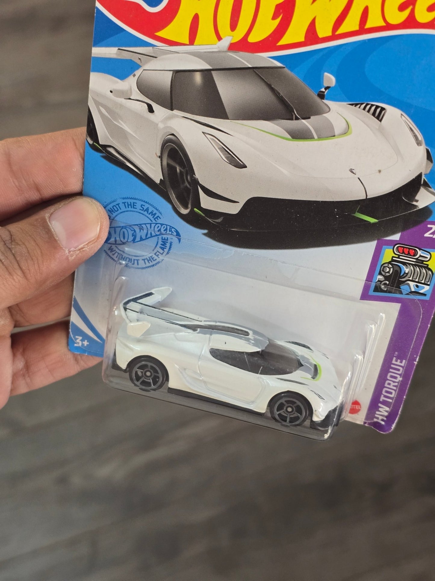Hot Wheels 2020 Koenigsegg Jesko (White Color) - Kinder Logs