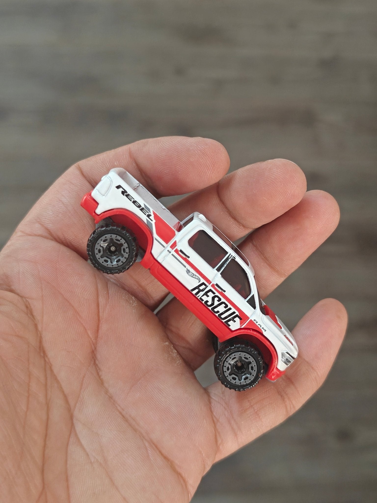 Hot Wheels 2020 RAM 1500 Rebel - White (Uncarded - New) - Kinder Logs