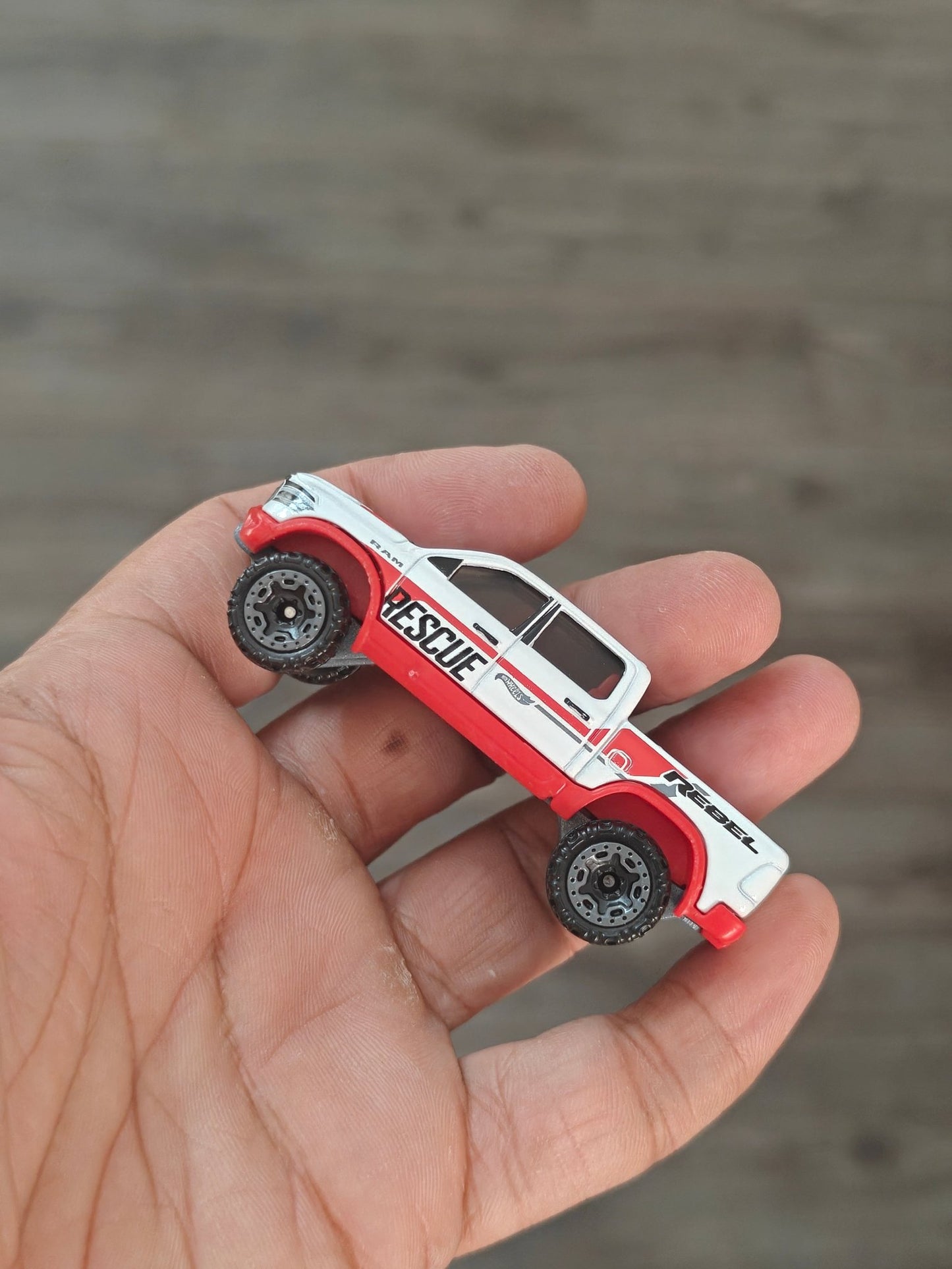 Hot Wheels 2020 RAM 1500 Rebel - White (Uncarded - New) - Kinder Logs