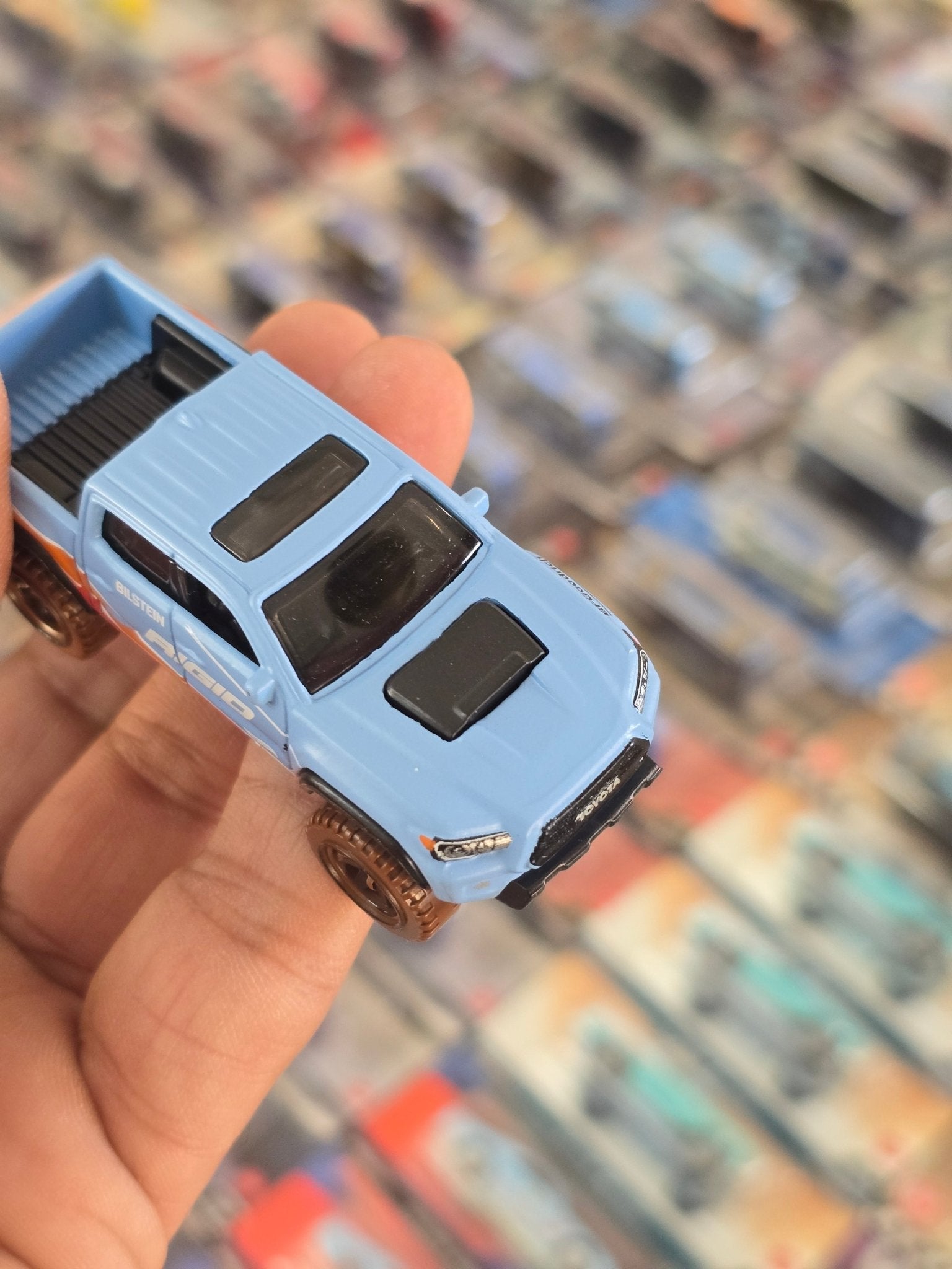 Hot Wheels 2020 Toyota Tacoma (Uncarded) - Kinder Logs