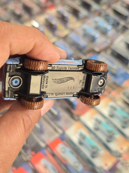 Hot Wheels 2020 Toyota Tacoma (Uncarded) - Kinder Logs
