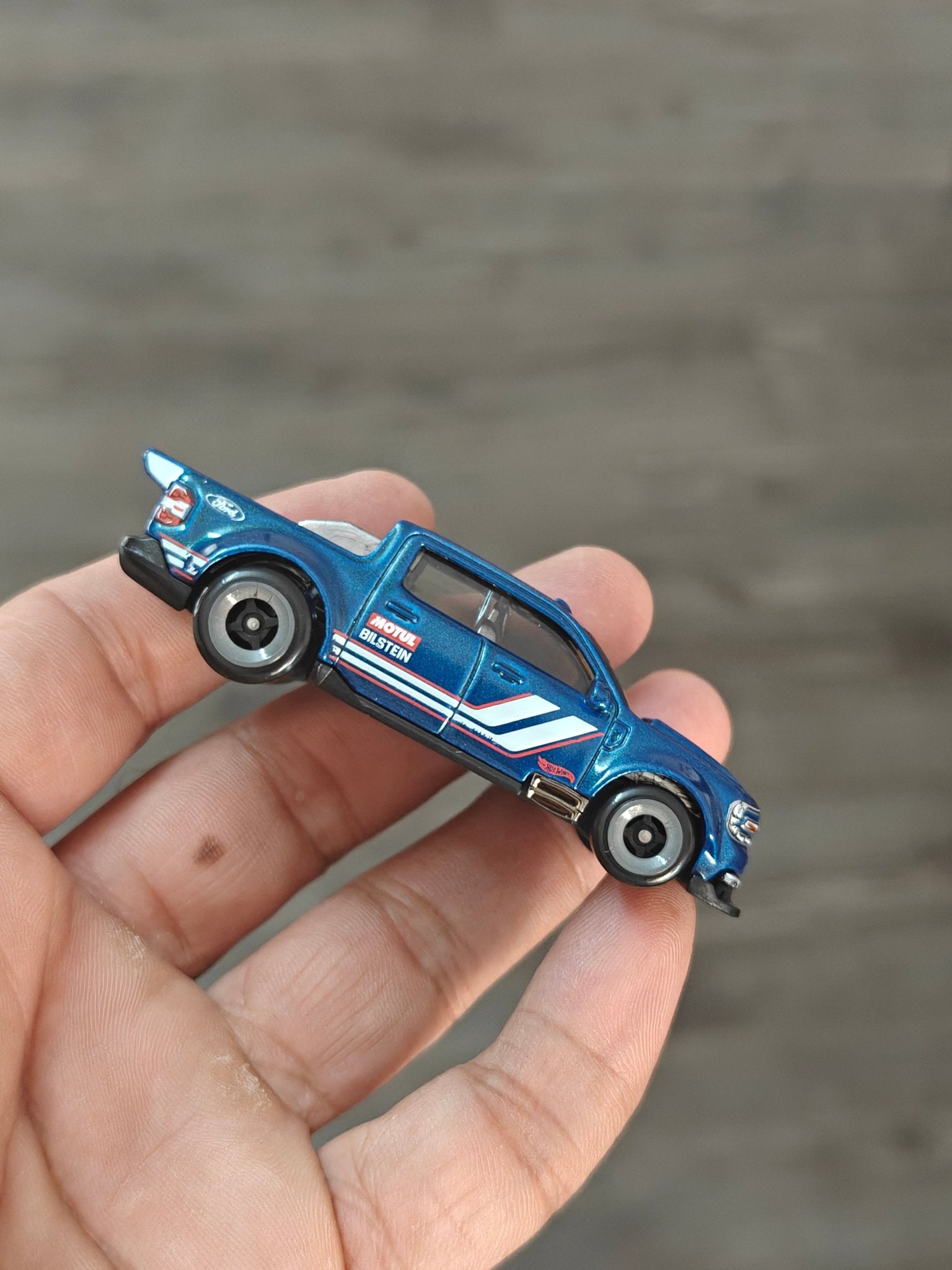 Hot Wheels 2022 Ford Maverick Custom - Blue (Uncarded - New) - Kinder Logs