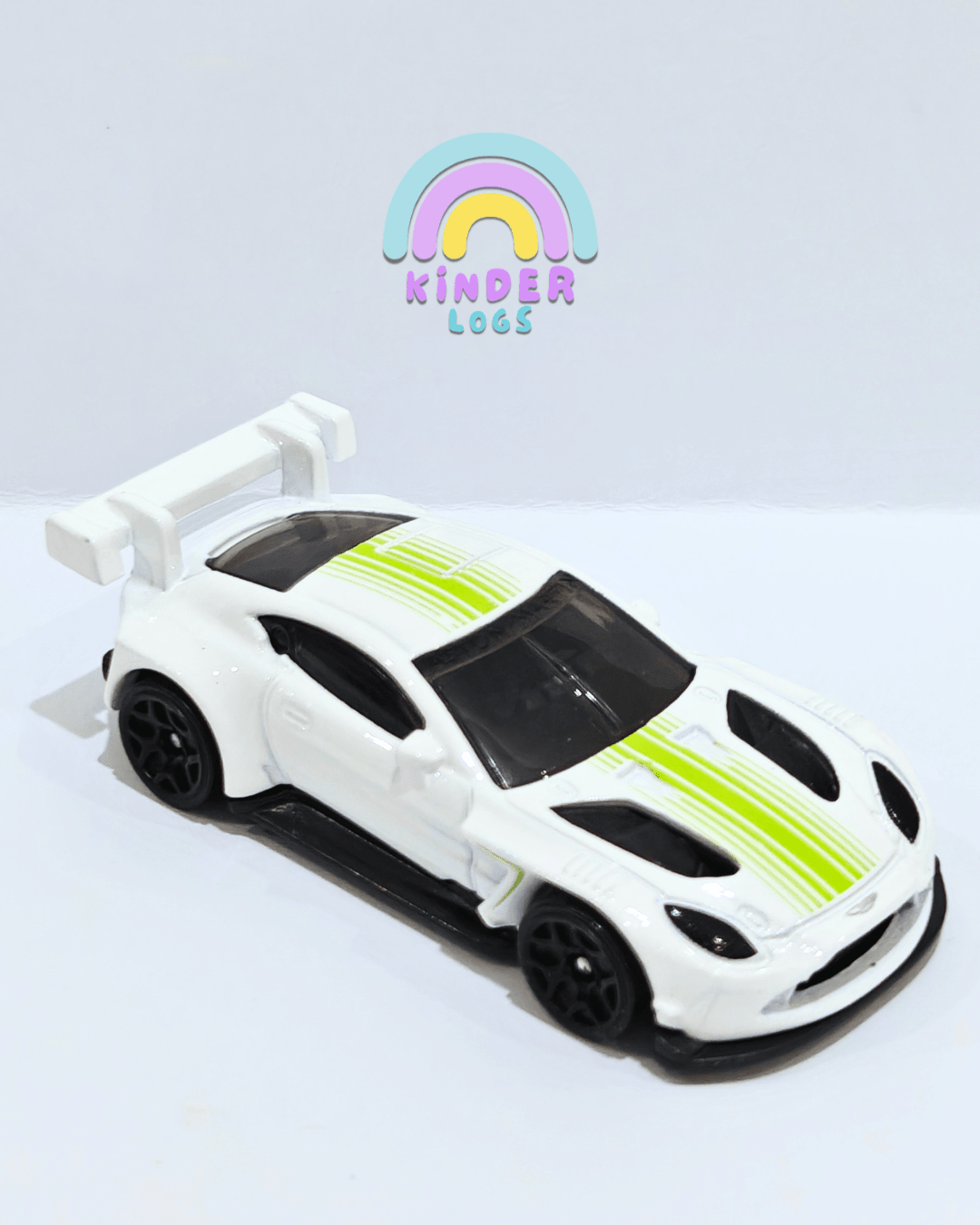 Hot Wheels 2024 Aston Martin Vantage GT3 - White (Uncarded - New) - Kinder Logs