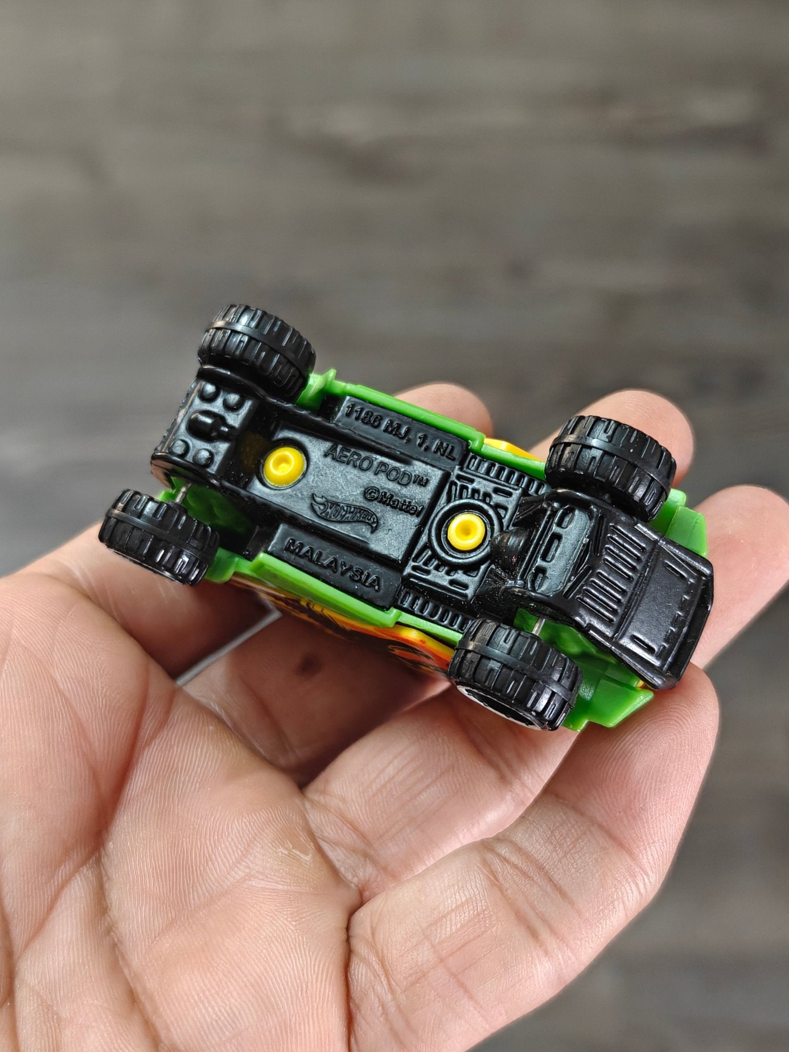 Hot Wheels Aero Pod Dino Car (Pre - Owned Car) - Kinder Logs