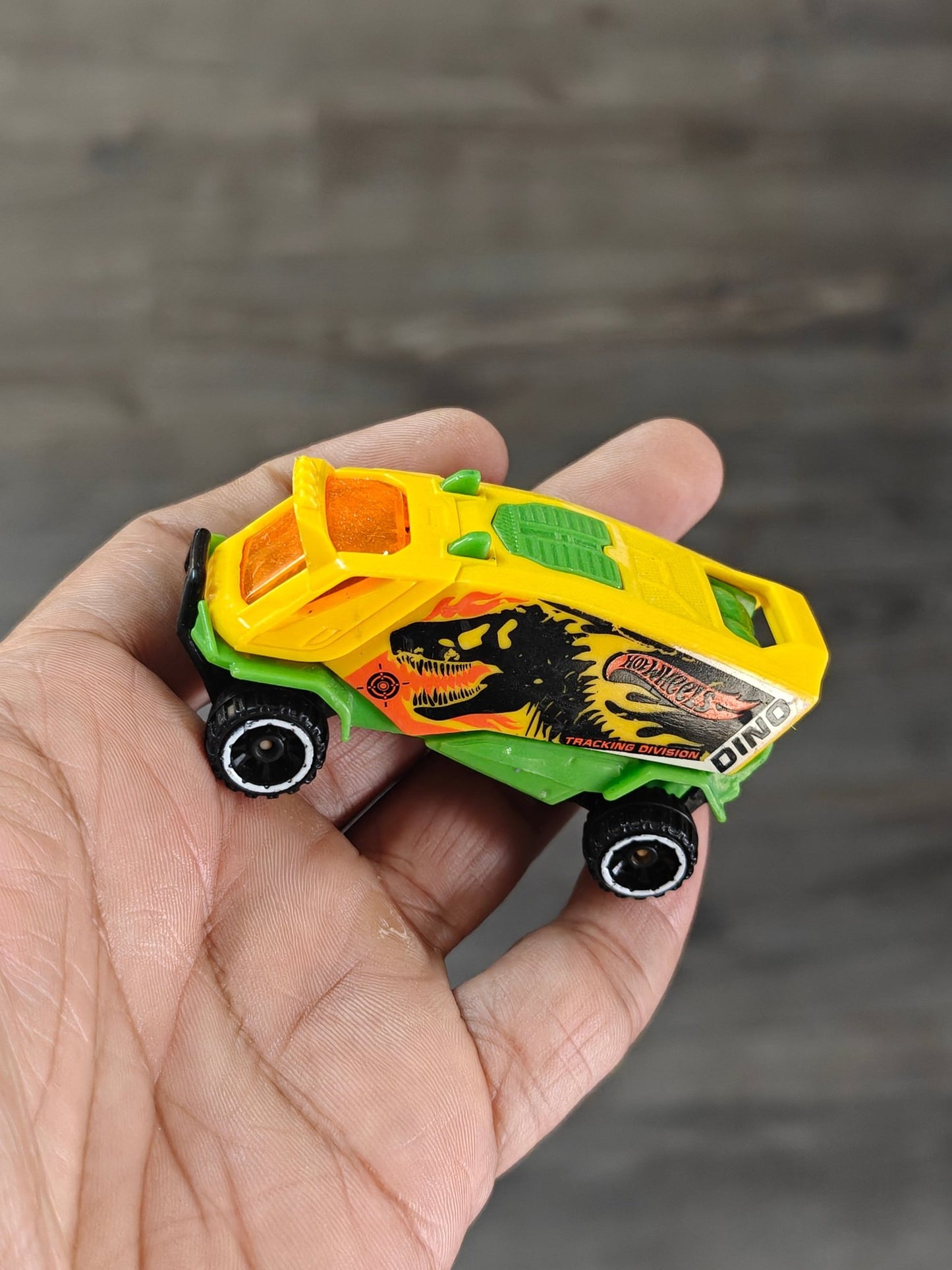 Hot Wheels Aero Pod Dino Car (Pre - Owned Car) - Kinder Logs