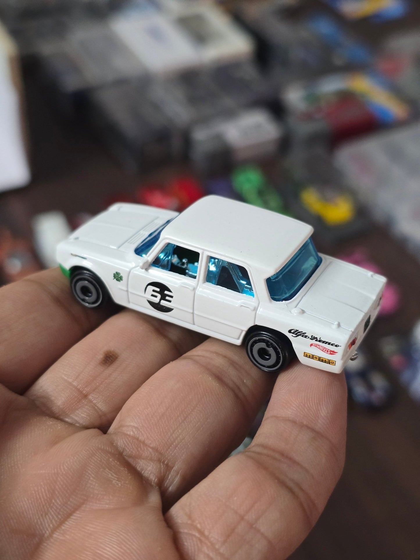 Hot Wheels Alfa Romeo Giulia Ti Super - White (Uncarded - New) - Kinder Logs