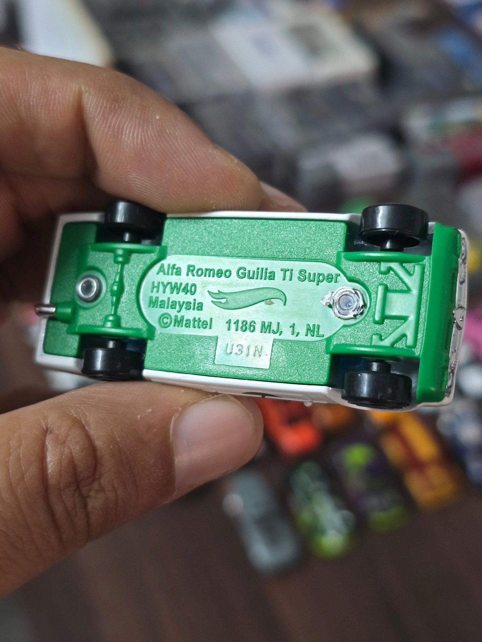 Hot Wheels Alfa Romeo Giulia Ti Super - White (Uncarded - New) - Kinder Logs