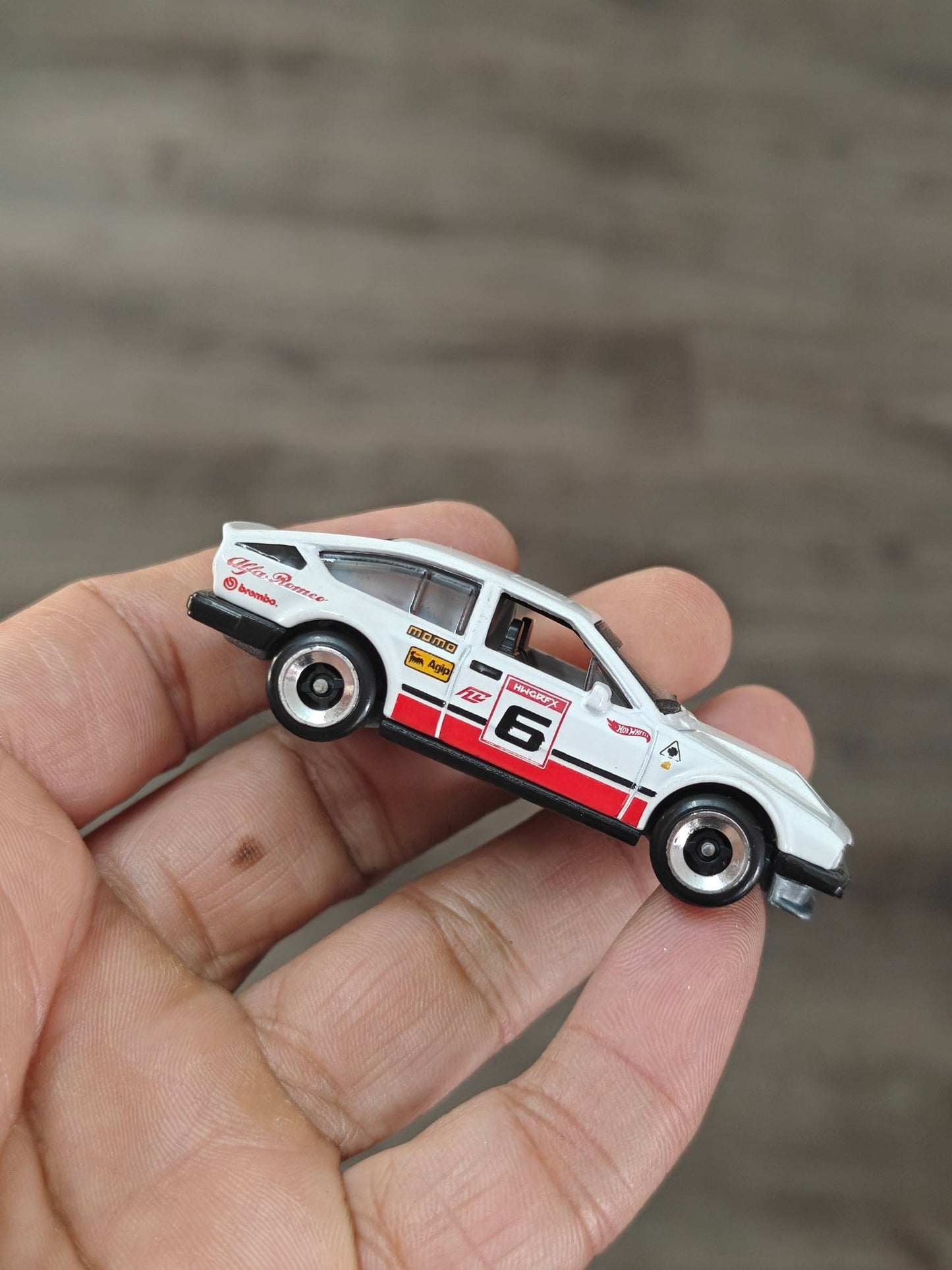 Hot Wheels Alfa Romeo GTV6 3.0 - White (Uncarded - New) - Kinder Logs