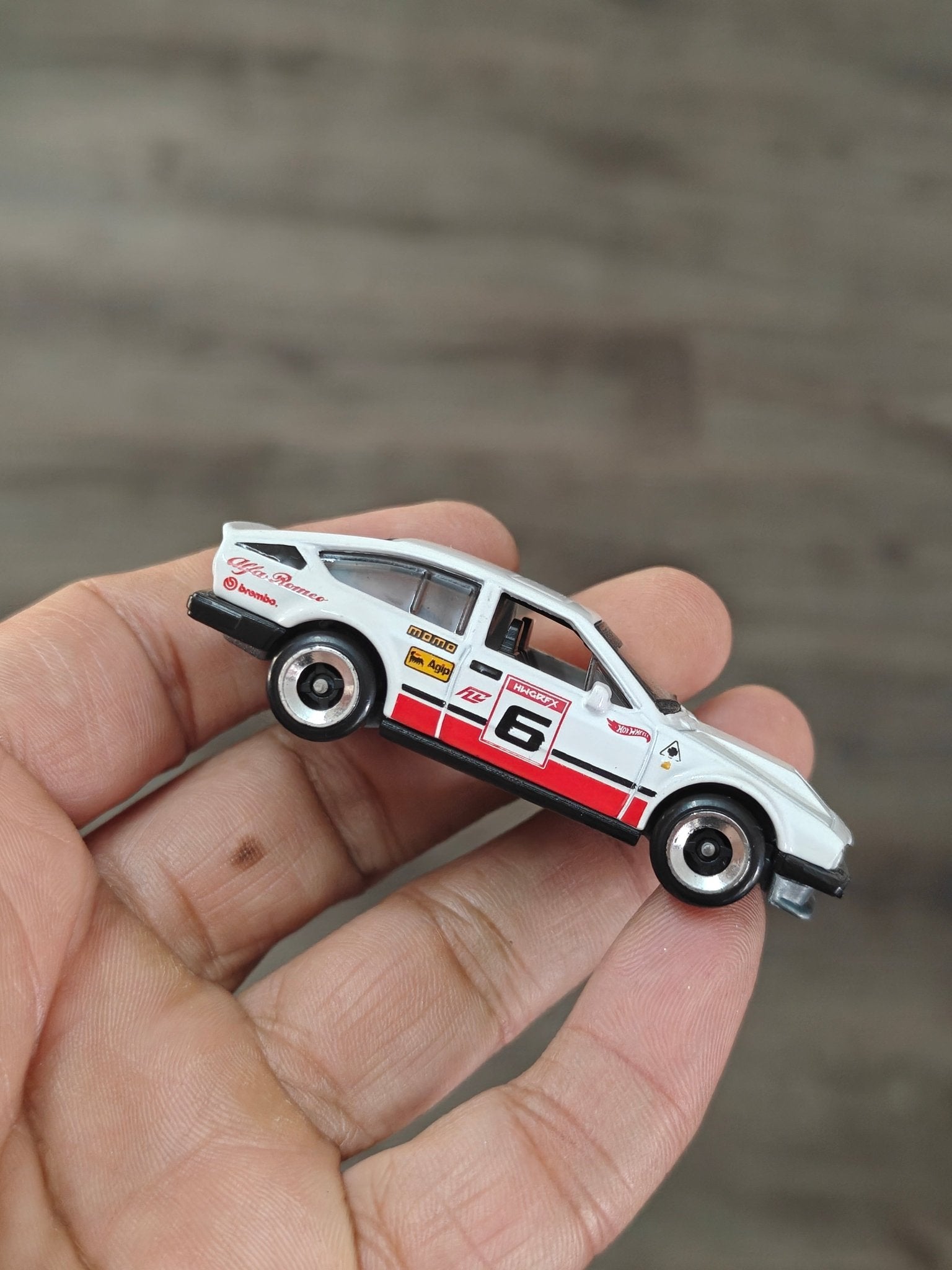 Hot Wheels Alfa Romeo GTV6 3.0 - White (Uncarded - New) - Kinder Logs