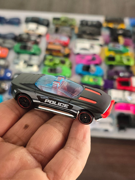 Hot Wheels Alpha Pursuit Police Car - Kinder Logs