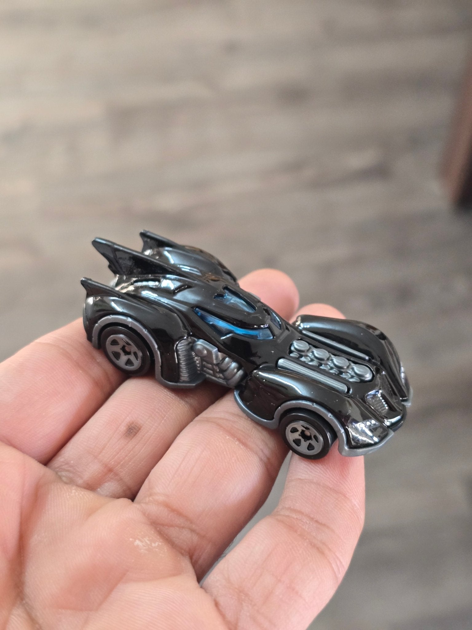 Hot Wheels Arkham Asylum Batmobile 2025 (Uncarded - New) - Kinder Logs