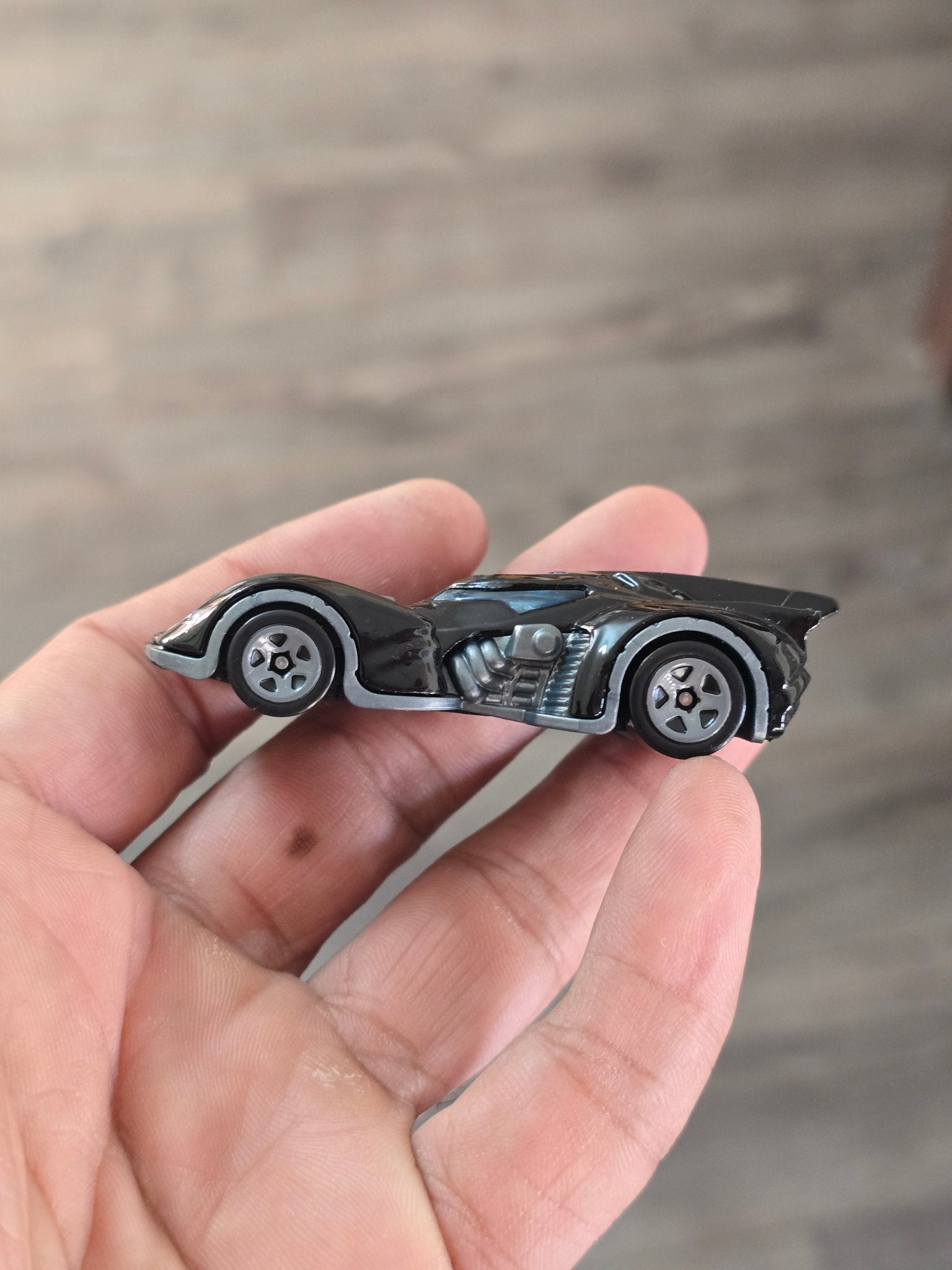 Hot Wheels Arkham Asylum Batmobile 2025 (Uncarded - New) - Kinder Logs