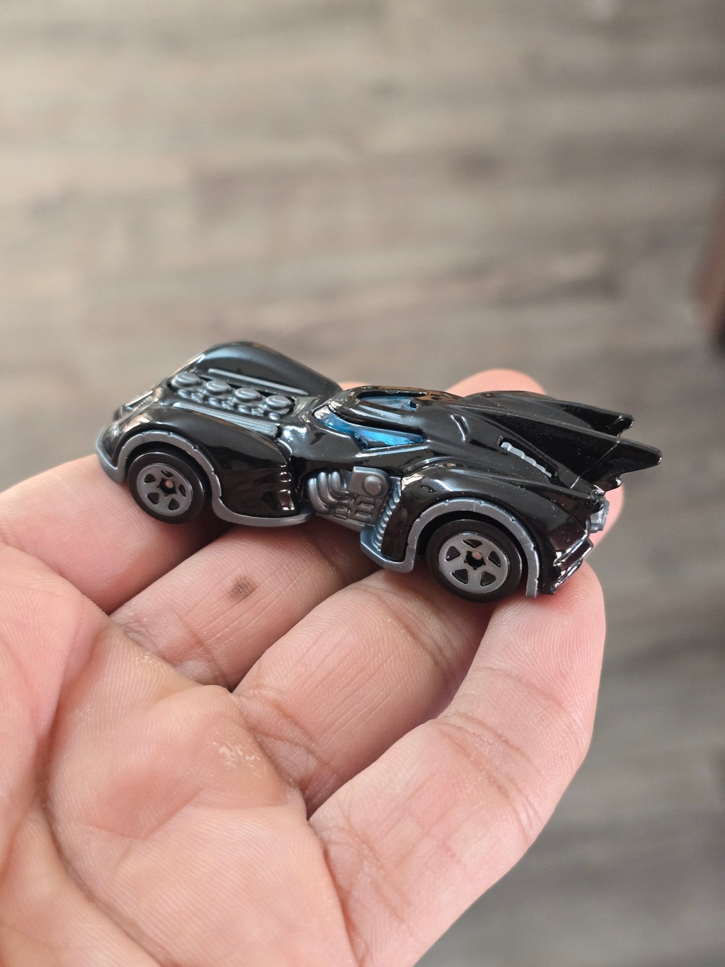 Hot Wheels Arkham Asylum Batmobile 2025 (Uncarded - New) - Kinder Logs