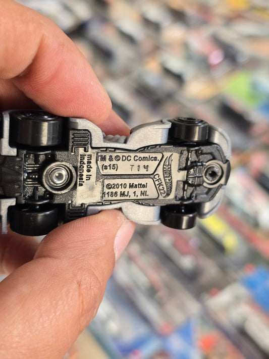 Hot Wheels Arkham Asylum Batmobile (Uncarded) - Kinder Logs
