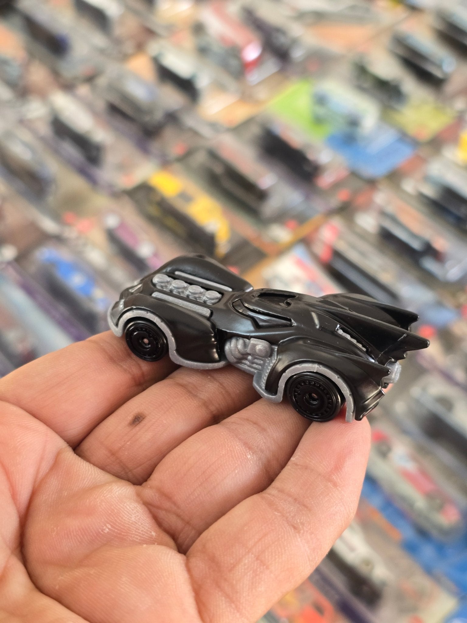 Hot Wheels Arkham Asylum Batmobile (Uncarded) - Kinder Logs
