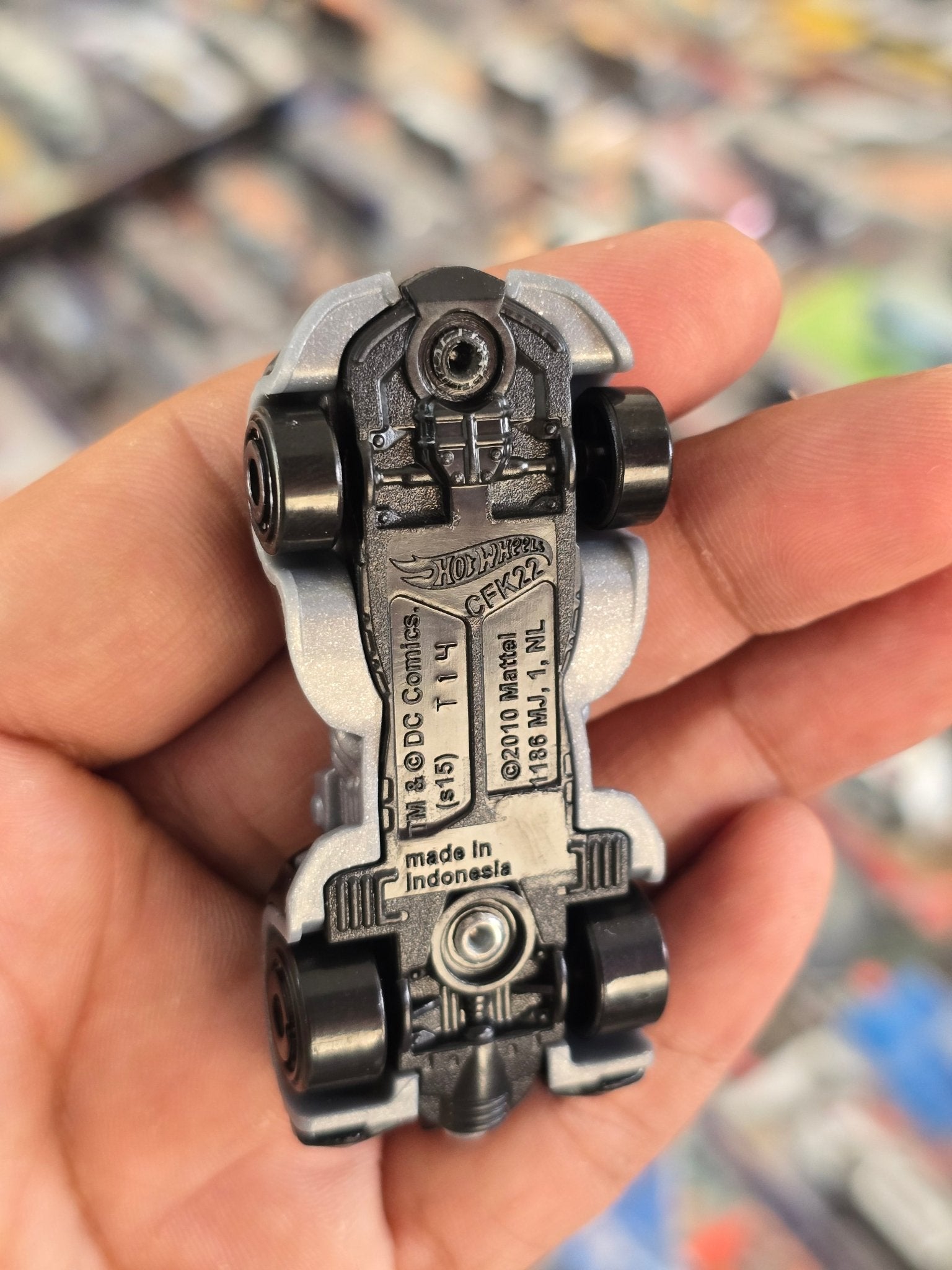 Hot Wheels Arkham Asylum Batmobile (Uncarded) - Kinder Logs