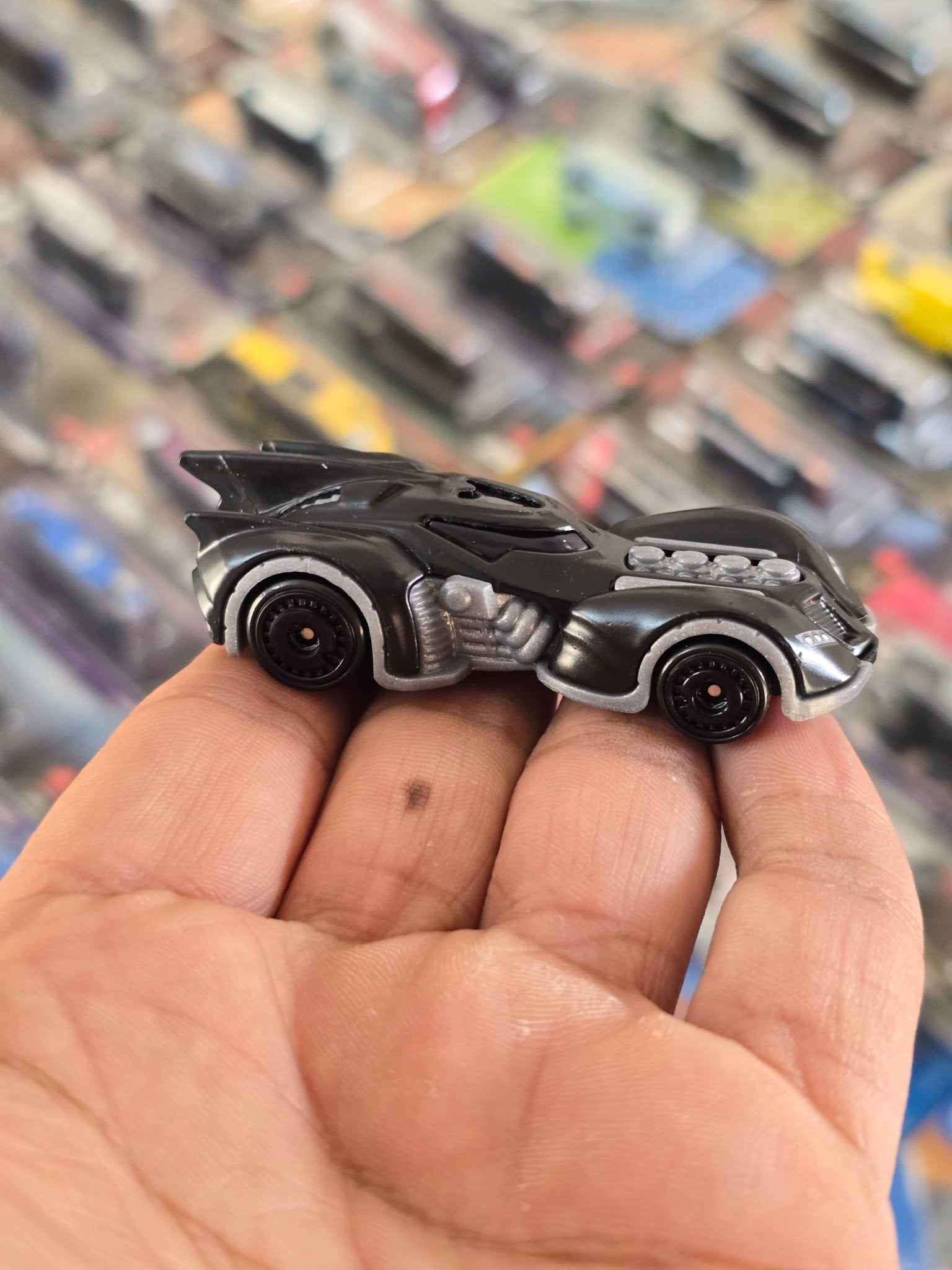 Hot Wheels Arkham Asylum Batmobile (Uncarded) - Kinder Logs