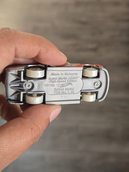 Hot Wheels Aston Martin DB4GT High - Speed Edition (Uncarded - New) - Kinder Logs