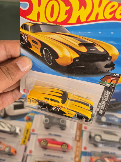 Hot Wheels Aston Martin DB4GT High - Speed Edition - Yellow (Imported) - Kinder Logs
